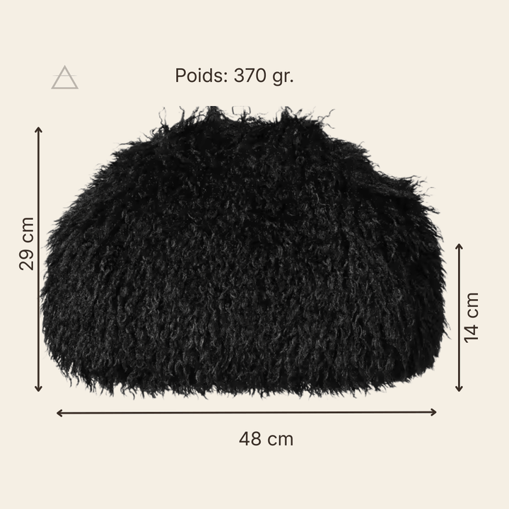 Sac pochette Soline oversize en coloris noir, photographié de face pour montrer sa forme arrondie et sa texture bouclée, avec les dimensions.