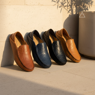 Mocassins en cuir texturé disponibles en cognac, marine, noir et camel — collection Le Pas
