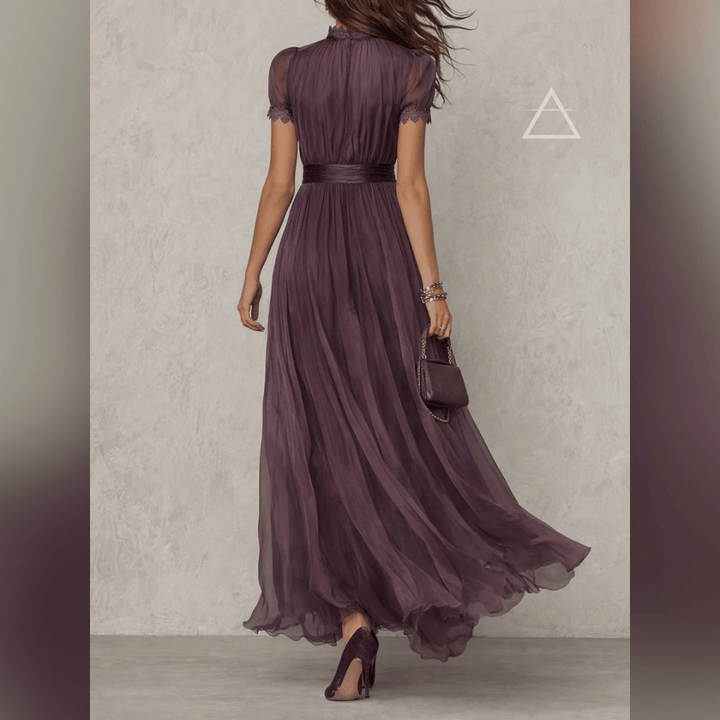 Robe longue Isaline en violet profond, vue de dos et taille soulignée.