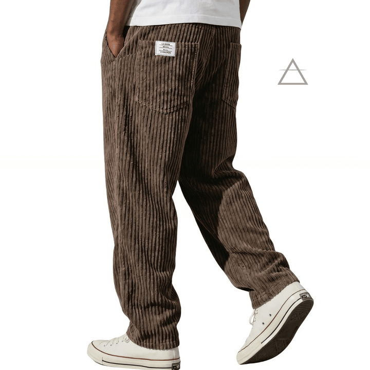 Pantalon Jules pour homme en velours côtelé marron, à coupe ample et taille élastiquée avec cordon de serrage.⠋